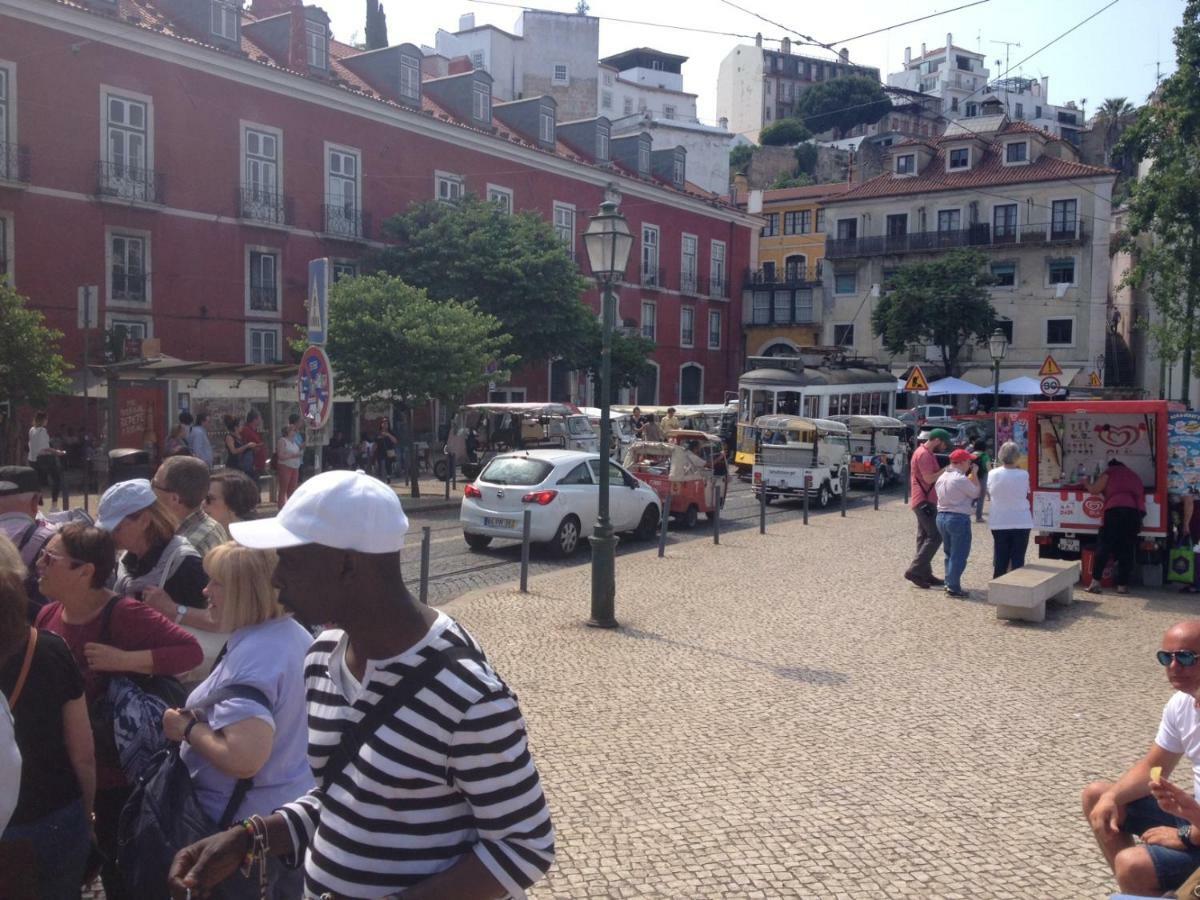 Studio In The Heart Of Alfama Lisbon Luaran gambar